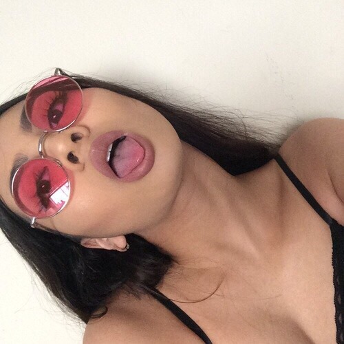 satansbadbitch:  poshxprincesa:  poshxprincesa ♔  satansbadbitch🍒