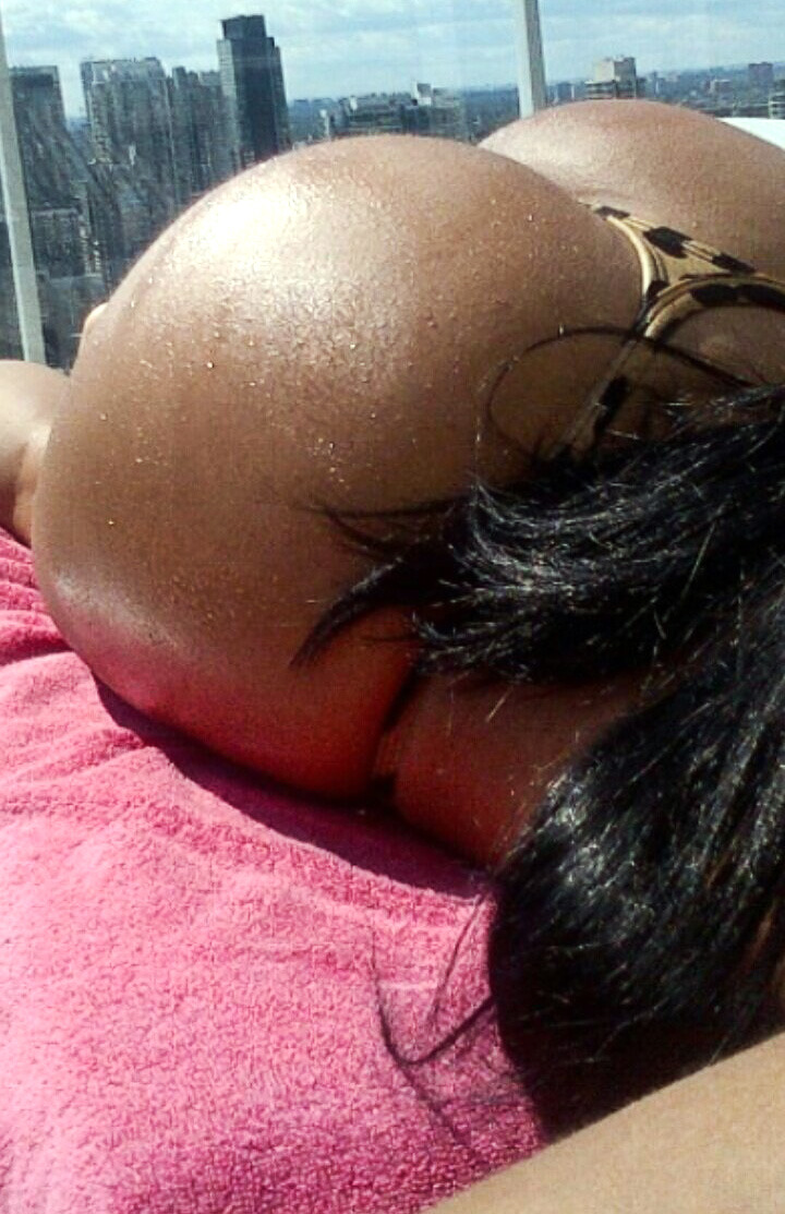 peacepax:  Yuravic - roof top booty