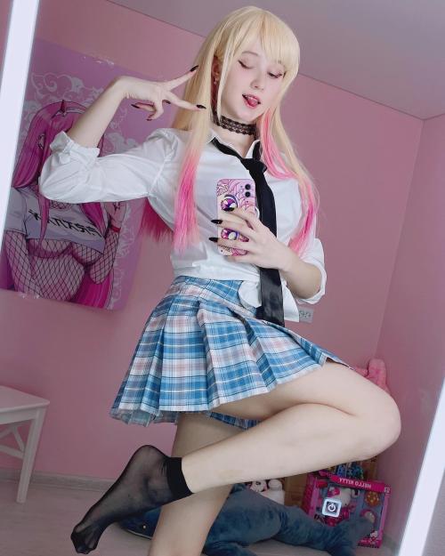 Marin Kitagawa cosplay by Kawaii FoxSee more : https://webmangaplus. com/cosplay/344200/