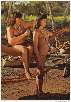 Yawalapiti Brazilian women, via Delcampe.