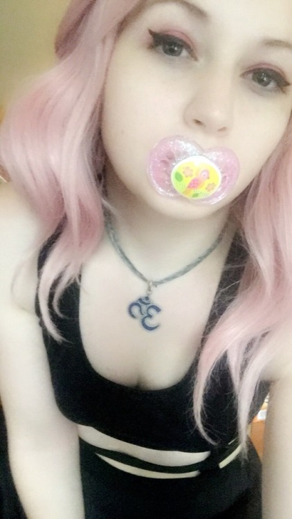 lsd-bunnyxo: Pink glitter modified paci by @littleprincesscustoms   I rly couldn’t be happier I’ve been pretty down lately and this made my day tbh. 