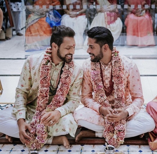 love-is-the-cure:Indian couple wedding ceremony ❤️🌹