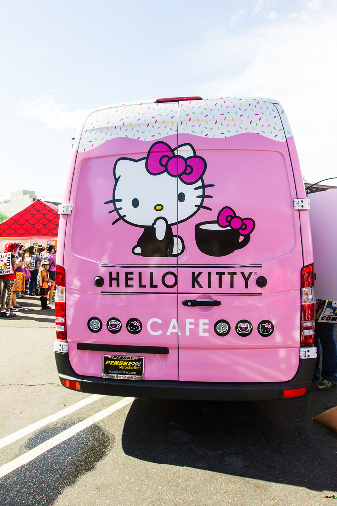 kawaii-i:  Back of the Hello Kitty Cafe Food Truck (by Leslie Kalohi / nevercoolinschool.com)