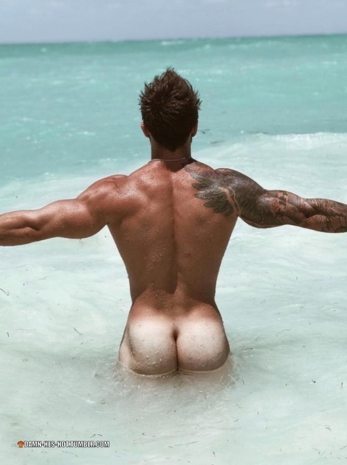 damn-hes-hot:  DAMN HE’S HOT!  Follow for