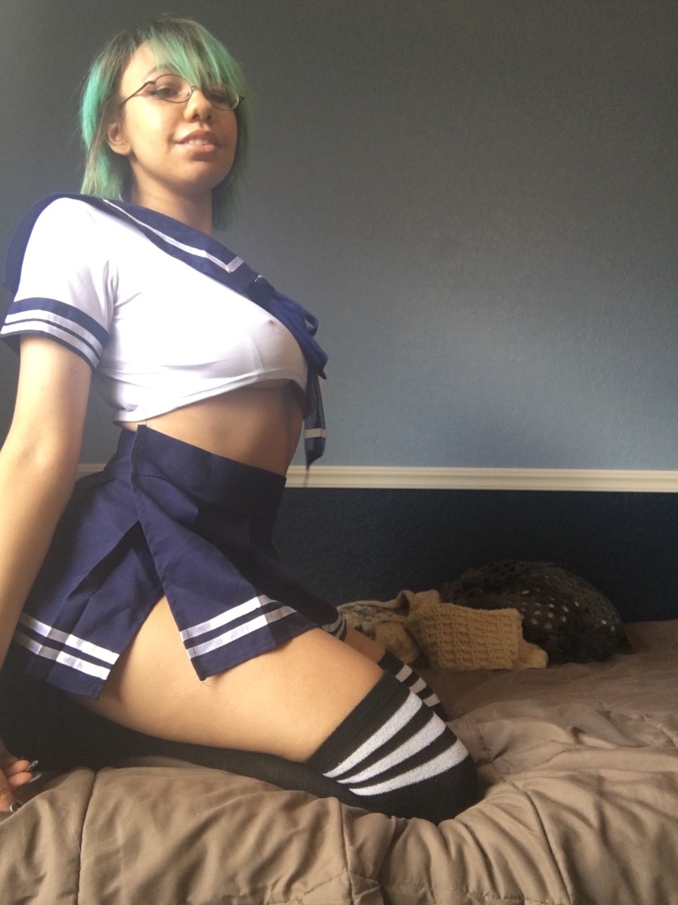 lilys-erotica:Woop woop I took pictures today~  If this gets a ton of notes I’ll
