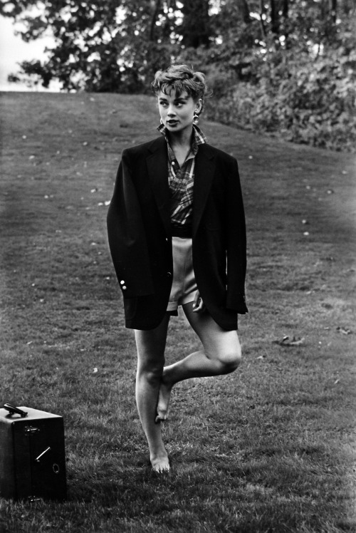 jazznoisehere: Audrey Hepburn on the set of “Sabrina” (1954) Photography by Dennis Stock.
