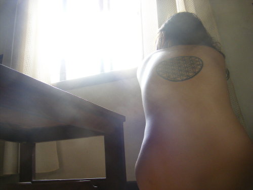 thepureskin:  stonedlady:  bathing in some sunlight      SEE MORE OF STONEDLADY HERE   