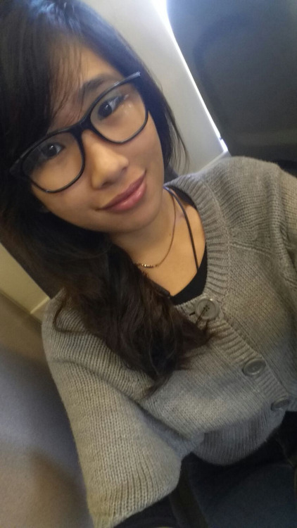 misschops:  Bored on the train :P misschops.tumblr.com