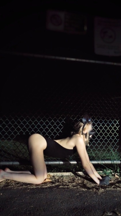 pet-slave-master: defiantly-yourss: Midnight walks in the park. Love the gloves I vote to bring back