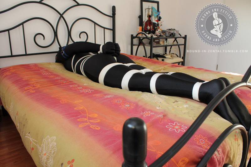 bound-in-zentai:Me in strict bedtie :-)