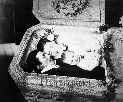 purplevintagegirl:  Dead families Pinterest &amp; The Thanathos Archive 