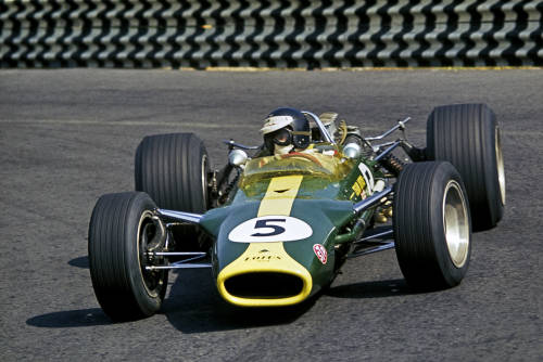 frenchcurious:Jim Clark (Lotus 49 Cosworth) vainqueur du Grand Prix du Mexique 1967. © Bernard Cahie