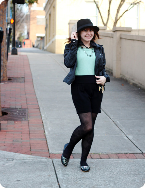 (via Petite Panoply: Vintage Shopping and a Black &amp; Mint Outfit)