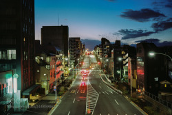 random-photos-x:  Tokyo Lights by curryandrew. (http://ift.tt/2s4H8r7)