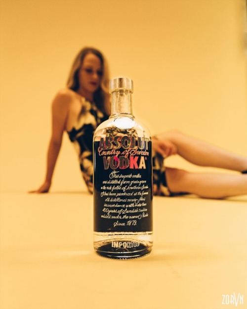 ZORVN X MEGAN X ABSOLUT  • With this limited edition, we raise our glasses to honor the partner