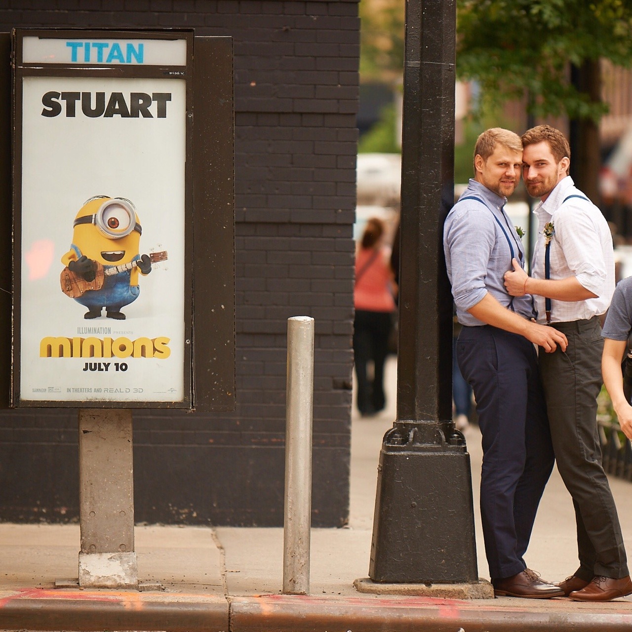 beardset:  bearsblogs:  #JustMarried  the minion makes this so much better
