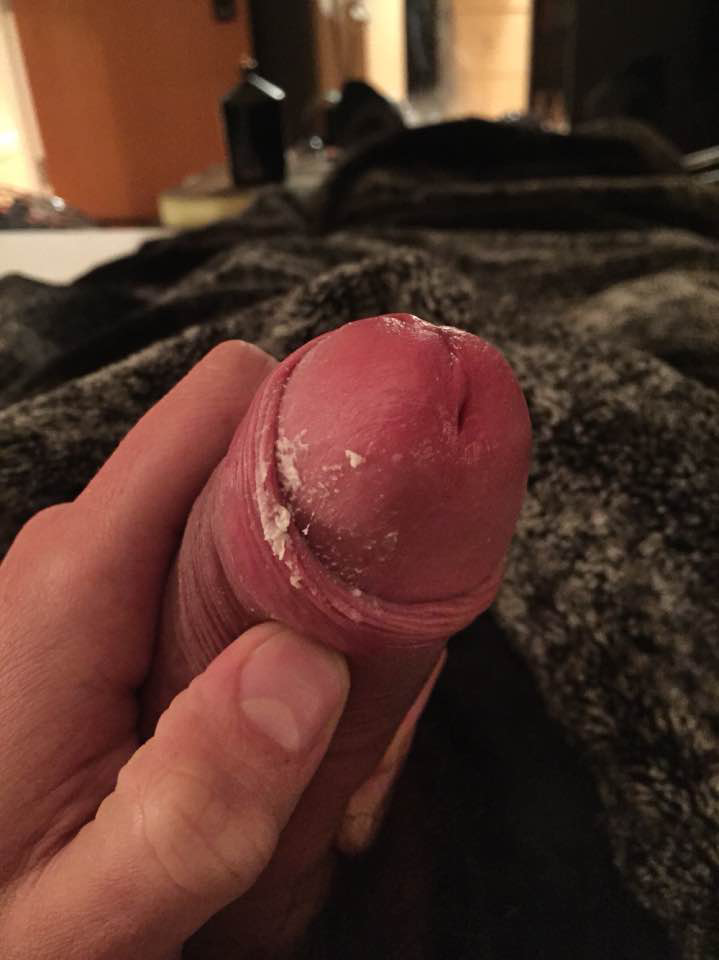 amorevoleme:foreskinsmell:6 more delicious pics from that bi guy :-) , kik him @