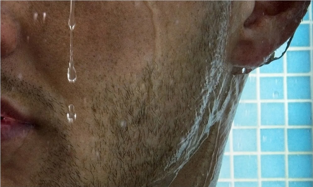 sketchyandspook:  So fucking hot, I am surprised the water is not evaporating around