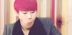 teuwoo-deactivated20130814:    sunggyu stuffing his face with strawberries ლ(́◉◞౪◟◉‵ლ)   