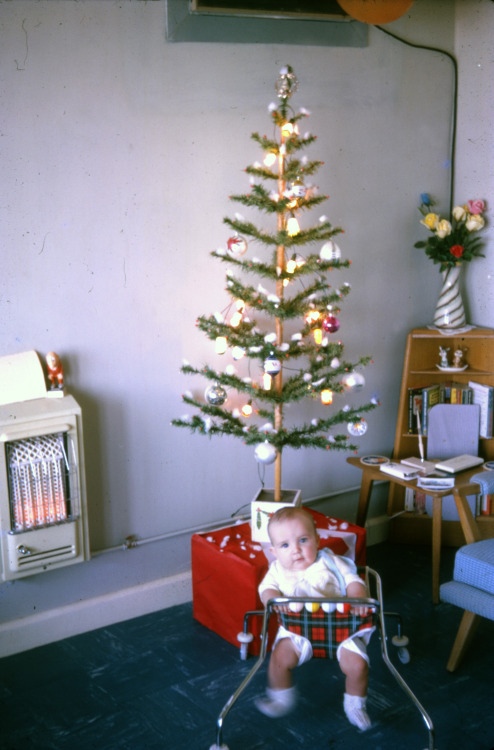 Vintage Christmas Photos - Baby (1961)(source)