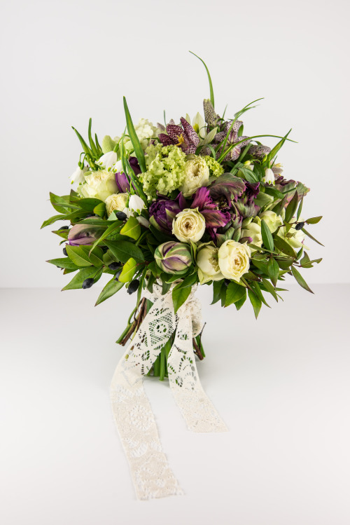 botanic-art:  Bridal Bouquet Photo by Cristopher Santos Botanic Art