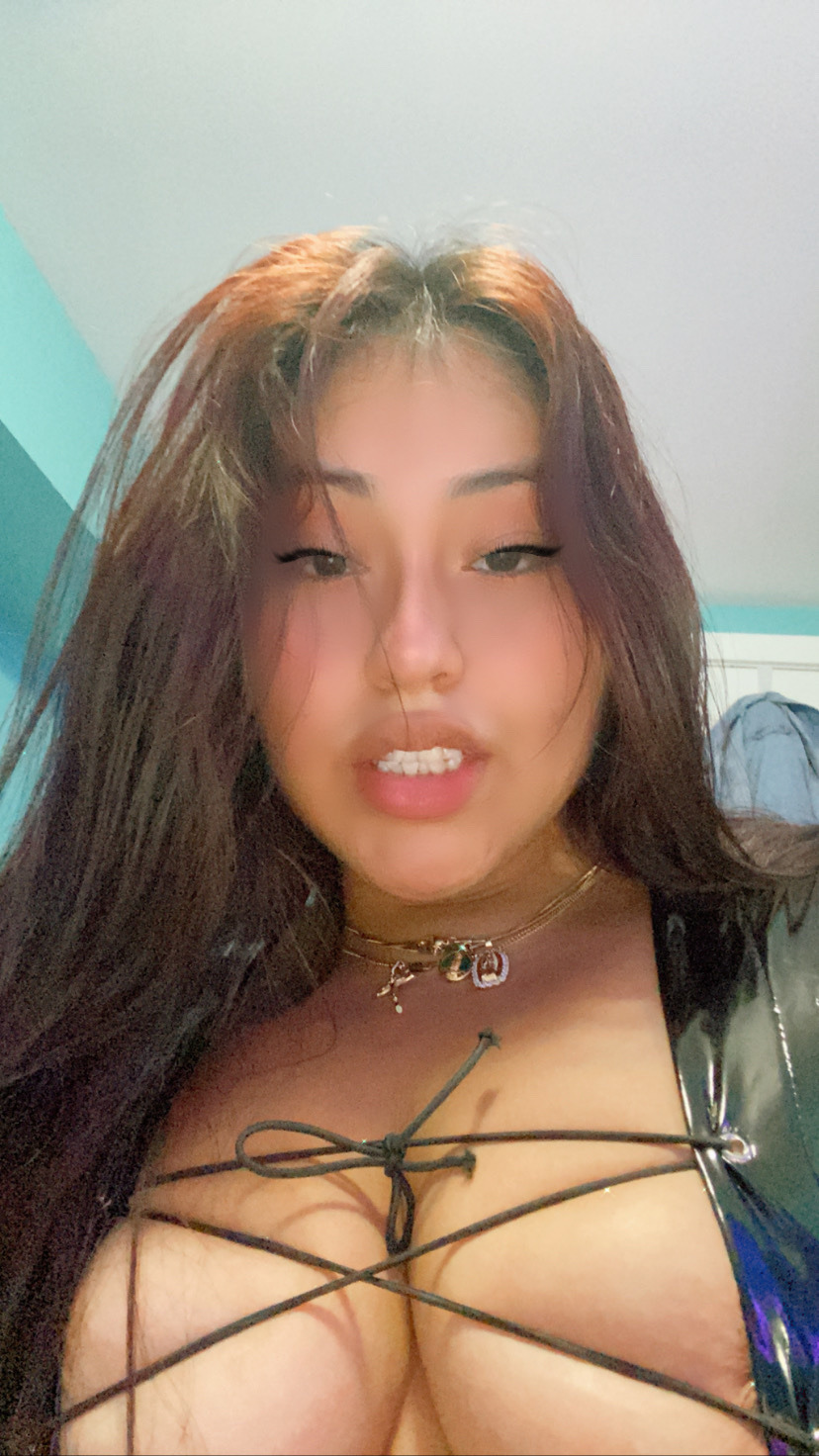 albaricoquess:￼ yo sólo quiero ser tu favorita 💓￼https://onlyfans.com/albaricoquessOnlyFans