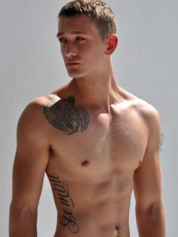 model-hommes:  Cody Saintgnue with Next Model