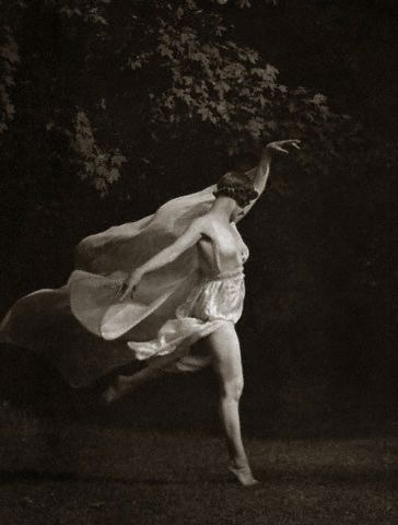 fuckyeahsocialists:Isadora Duncan (1877–1927), an American-born dancer and expressionist choreograph