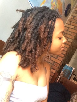 cleophatrajones:  proteinpills:  permanentmarkerlove:  Feeling myself because of a retwist   🙀😻  Love these thick locs!