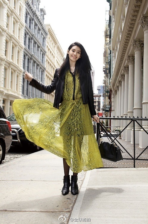 wanderingdeliberately:  Ming Xi - Street Style