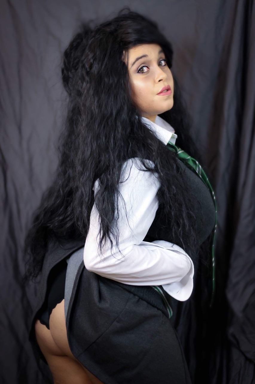 envyuscosplay:  I’m a sickly little Slytherin this Halloween  So here’s a shot
