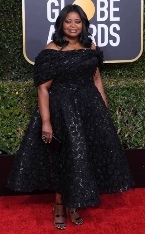 omgthatdress:Octavia Spencer’s dress is really cute, but I want a close-up of that RING!