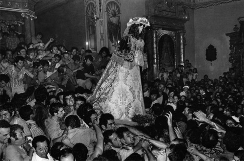 Cristina García Rodero - The virgin returns to the temple, Almonte (1977).