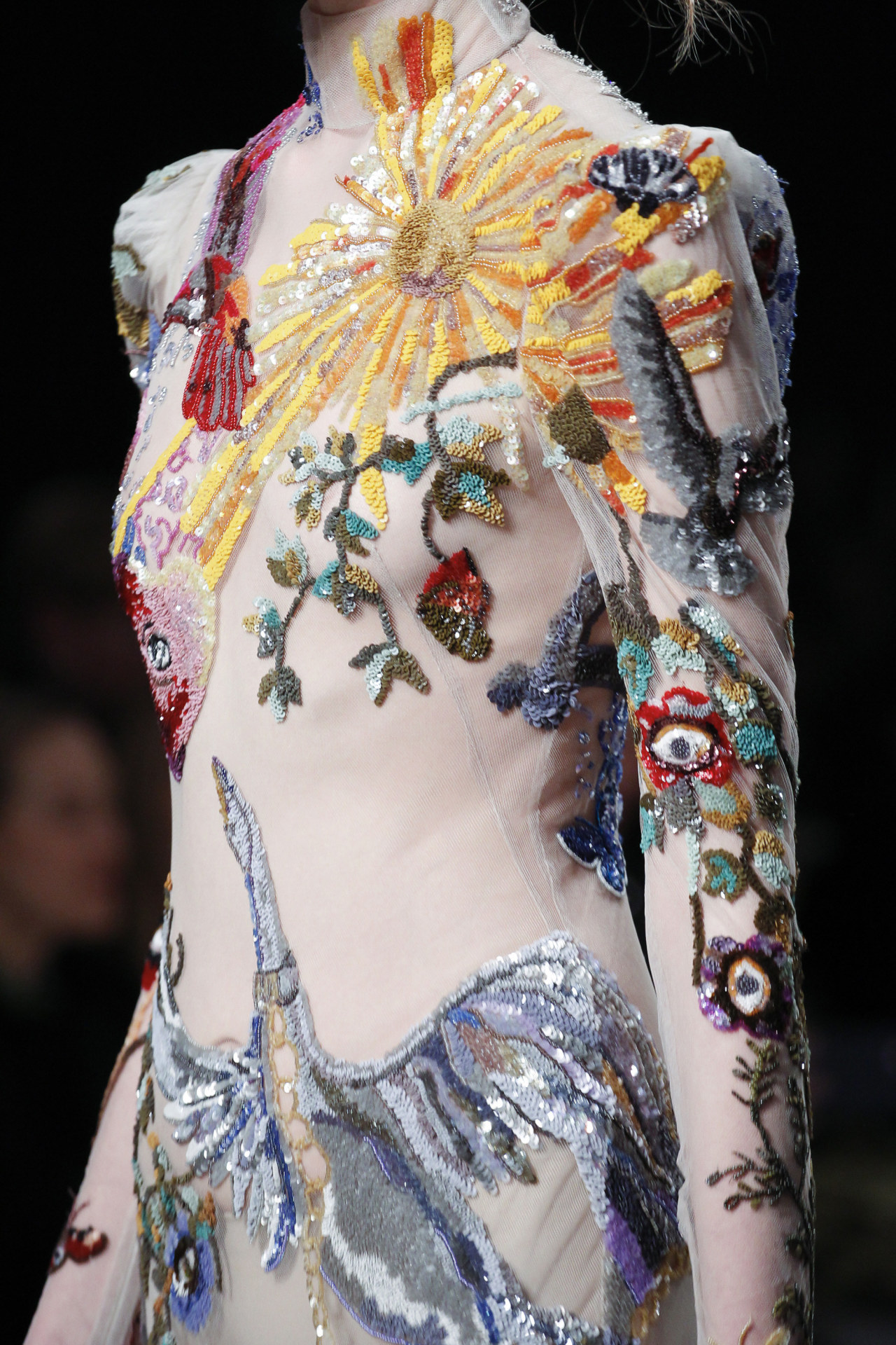 thesarahburtonera:  skaodi:    Details from Alexander McQueen Fall 2016. London Fashion
