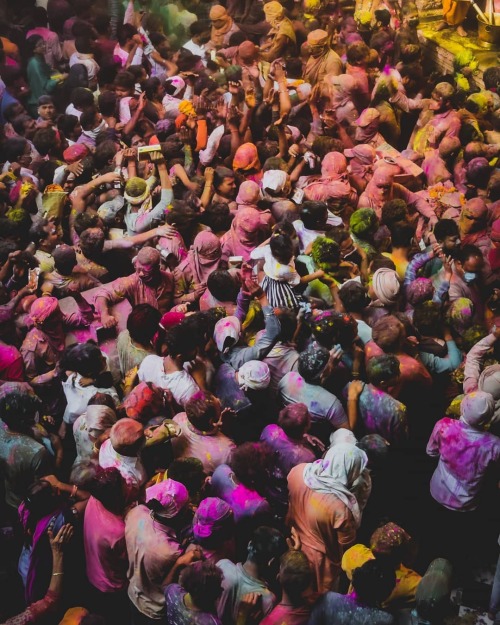 hinducosmos:Festival of colours 2k21 Holi Holi celebrated in Banke Bhari Temple, Vrindaban (via Inst