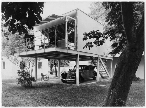 prefabnsmallhomes:  A prefab house with a carport: Fritidspaviljongen, #Ystad, Sweden, designed in 1936 by Architect Erik Georg Friberger (1889-1968)  @empoweredinnocence 