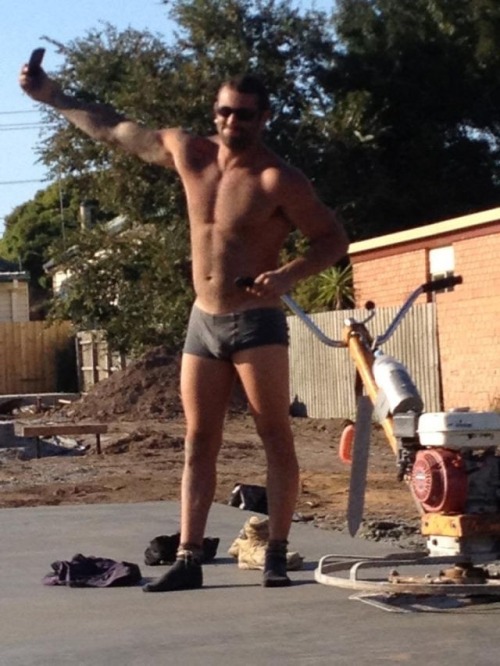 tradiesandchavs:  Hot tradies!!!