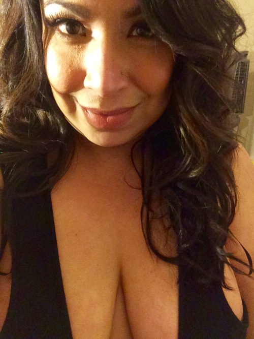 realcurveslatina2012:  Take me as I am, perfectly flawed. 🙋🏻