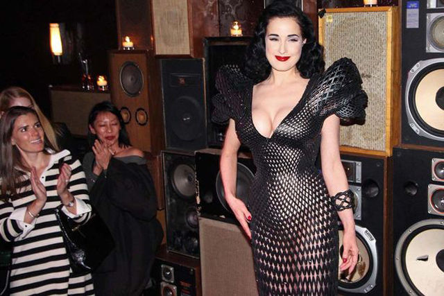 elarcadefino:  El primer vestido creado con una impresora 3D. Creado especialmente