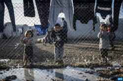 afp-photo:  TURKEY, Sanliurfa : Syrian children stand behind a fence on February 1, 2015 at the Rojava refugee camp in Sanliurfa.                  AFP PHOTO  / BULENT KILIC                         