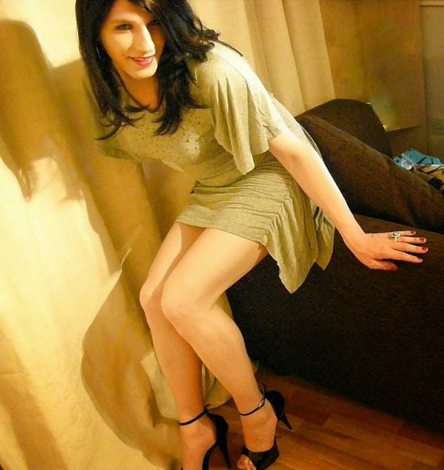 lovecourts:  A Monday Morning splash of Courtney’s cute t-gurls!