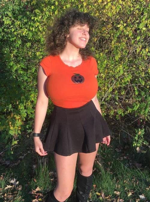 herboobsaregreat: I suggested we select pumpkins that weigh the same as her boobs.  She agreed and w