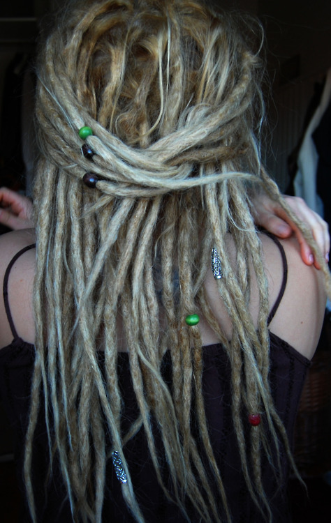 circlingindizziness:  Blonde dreads <3 ☾✯☮circlingindizziness☮✯☽