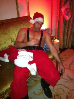 lovegaycuminmymouth:  When Santa has to much to drink, he becomes evil