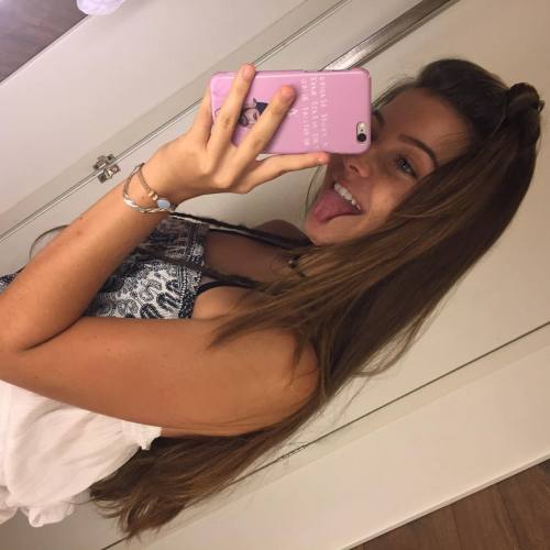 http://streetgrl.tumblr.com/post/155996131267