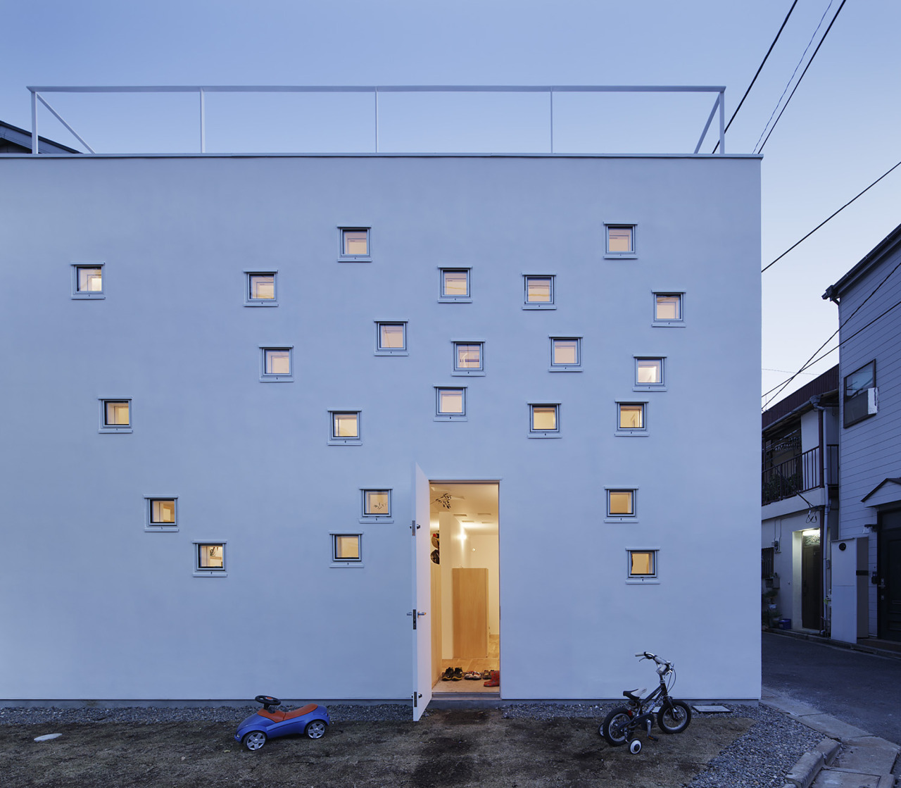 wellplanned-architecture:  Roomroom / Takeshi Hosaka Japan, 2010 