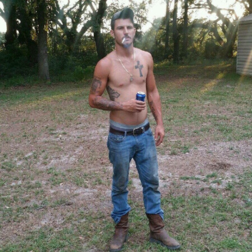 theoriginalsmokepunk:Redneck SMOKEPUNK