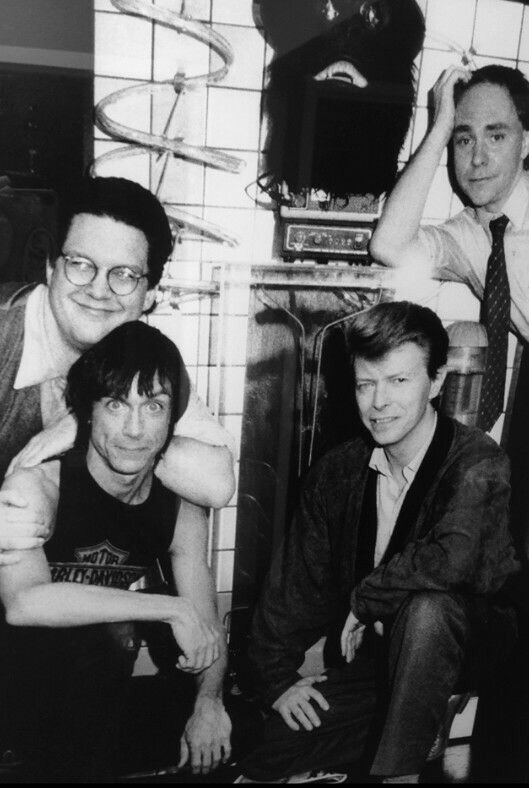 icky-pop:  David Bowie &amp; Iggy Pop with the Magicians Duo Penn &amp; Teller