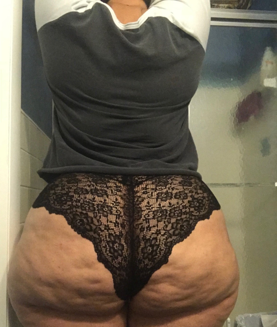 gindenver1973:  jigglybuttz:  crystals-little-secret:  Now I got 32 flavors of dat