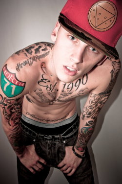 hotfamous-men:  Machine Gun Kelly